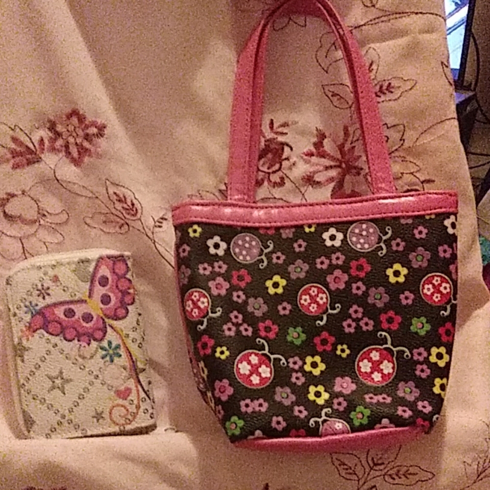 Small tote w/ a butterfly wallet